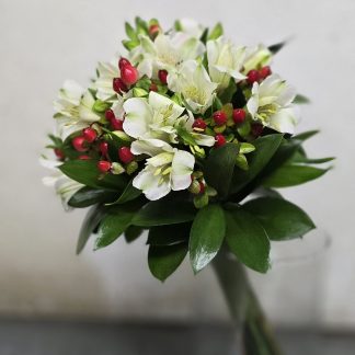 BOUQUET DE NOVIA DE ASTROEMERIA E HYPERICUM