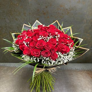 RAMO DE 50 ROSAS ROJAS PREMIUM