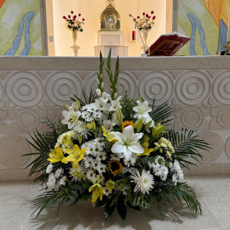 CENTRO DE FLORES BLANCO Y AMARILLO